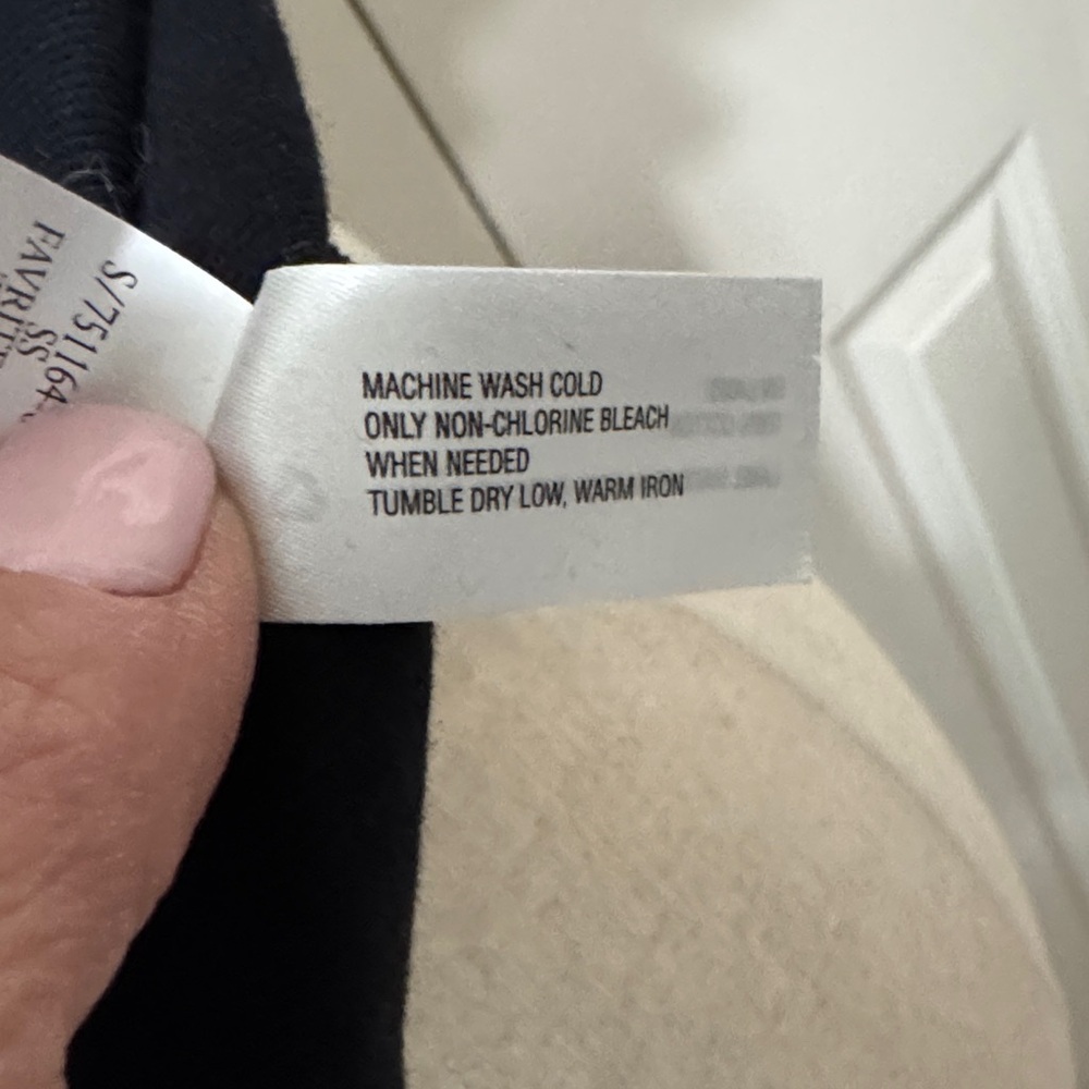 GAP Black V-Neck Women's Short Sleeved Top - Large Tall - Picture 6 of 8